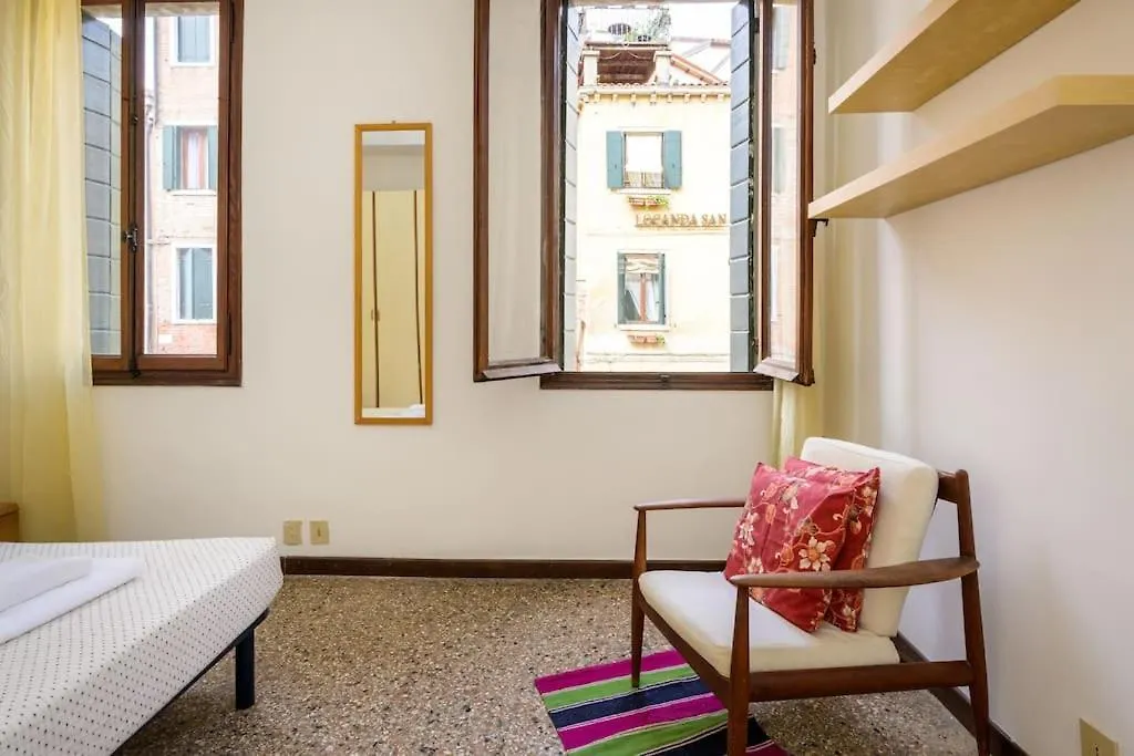 Apartment Borgo Canal View Venice